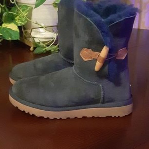 UGG S7 Navy Boots - Picture 4 of 6